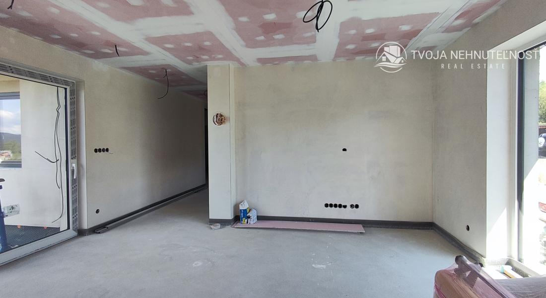 NOVÁ PONUKA! Na predaj 4 izbový tehlový holodom Vyšná Šebastová, komfortný pozemok 8,5a