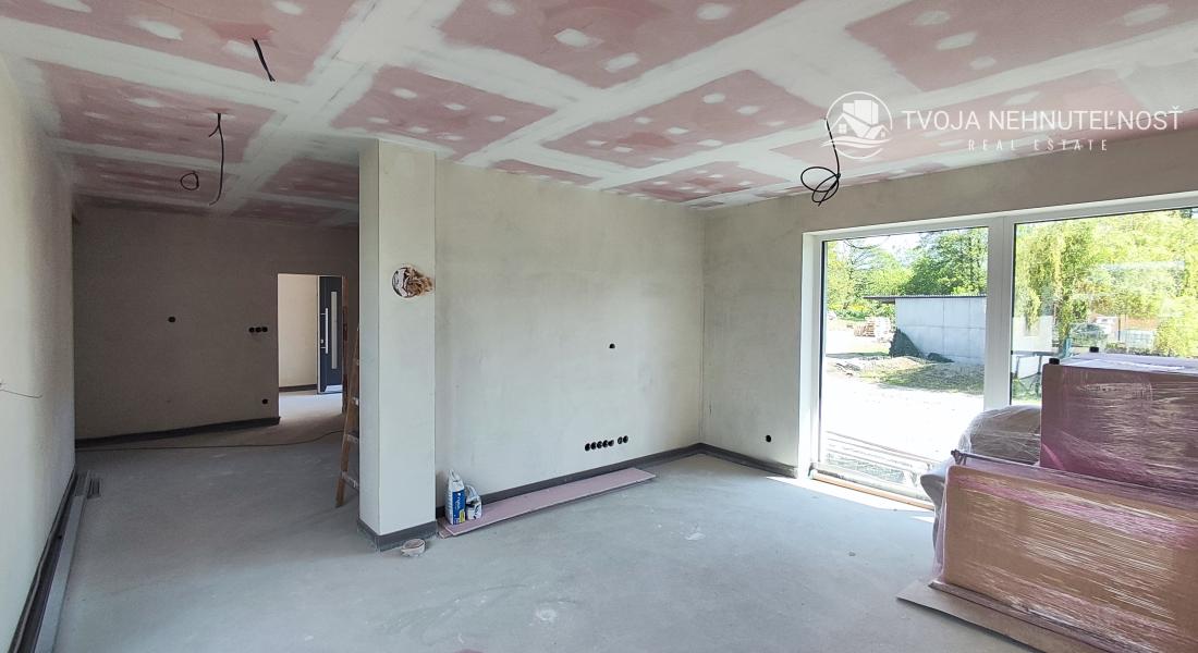 NOVÁ PONUKA! Na predaj 4 izbový tehlový holodom Vyšná Šebastová, komfortný pozemok 8,5a