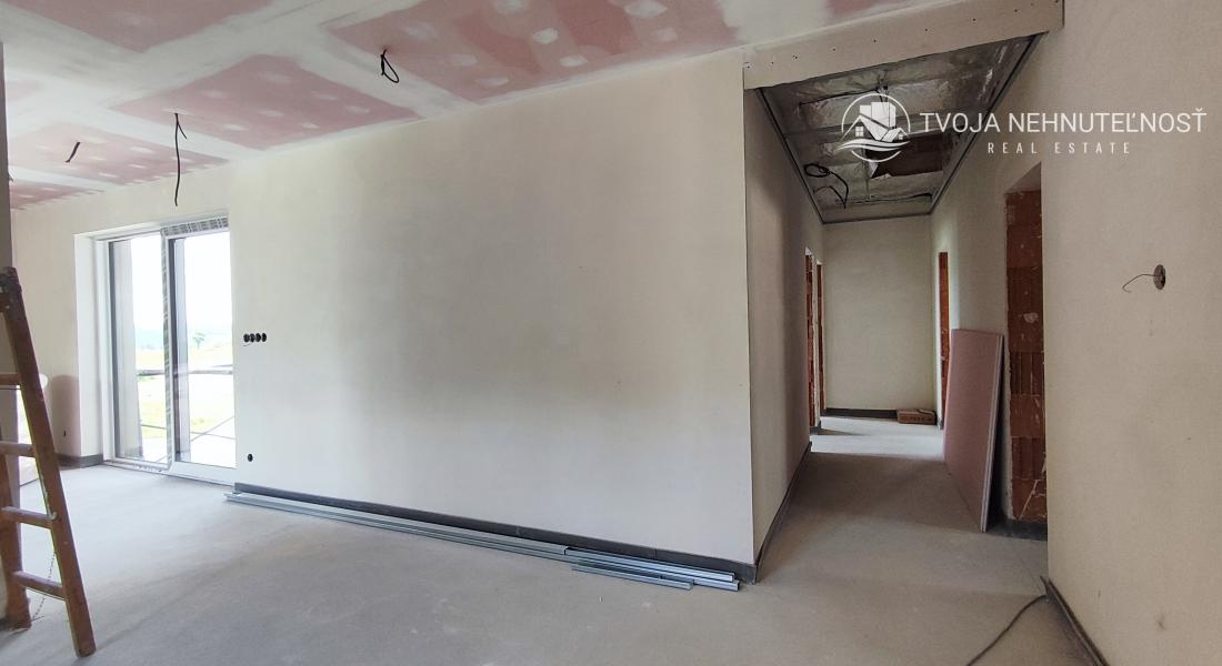 NOVÁ PONUKA! Na predaj 4 izbový tehlový holodom Vyšná Šebastová, komfortný pozemok 8,5a