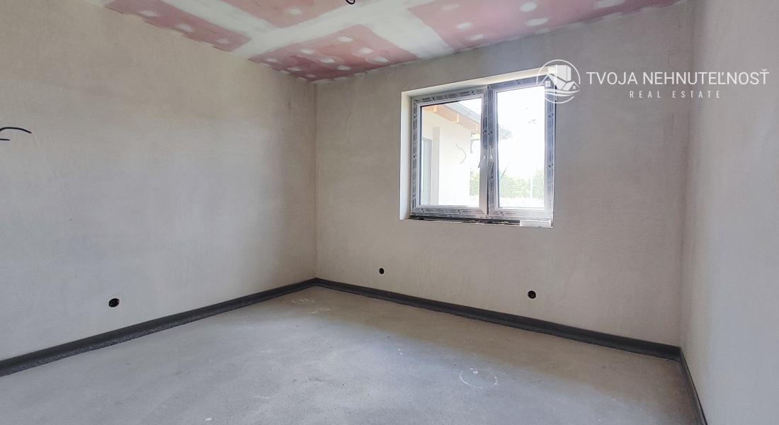 NOVÁ PONUKA! Na predaj 4 izbový tehlový holodom Vyšná Šebastová, komfortný pozemok 8,5a