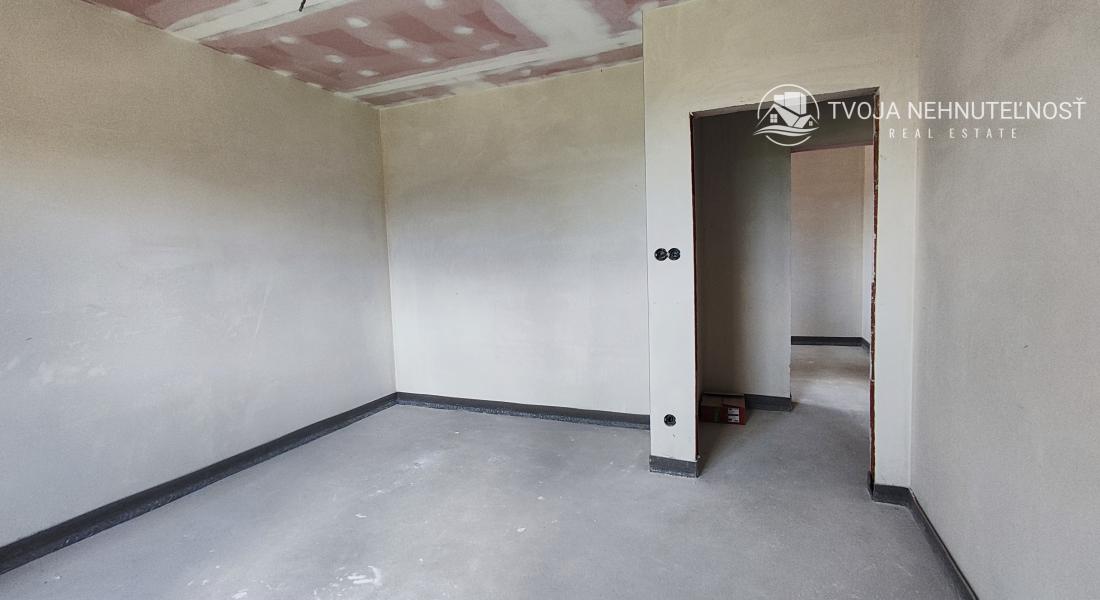 NOVÁ PONUKA! Na predaj 4 izbový tehlový holodom Vyšná Šebastová, komfortný pozemok 8,5a