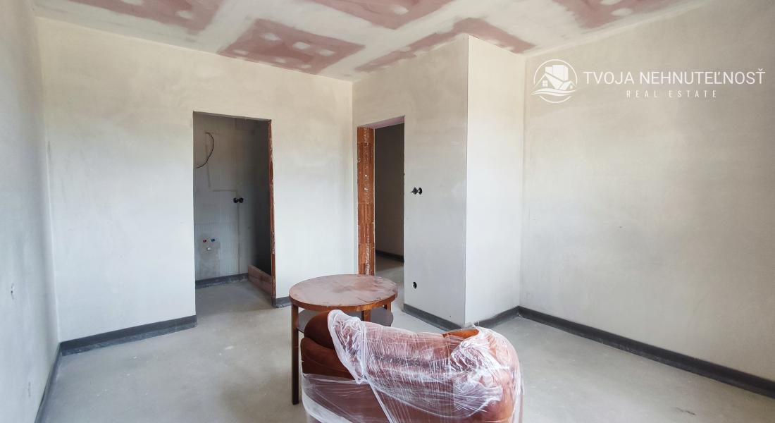 NOVÁ PONUKA! Na predaj 4 izbový tehlový holodom Vyšná Šebastová, komfortný pozemok 8,5a