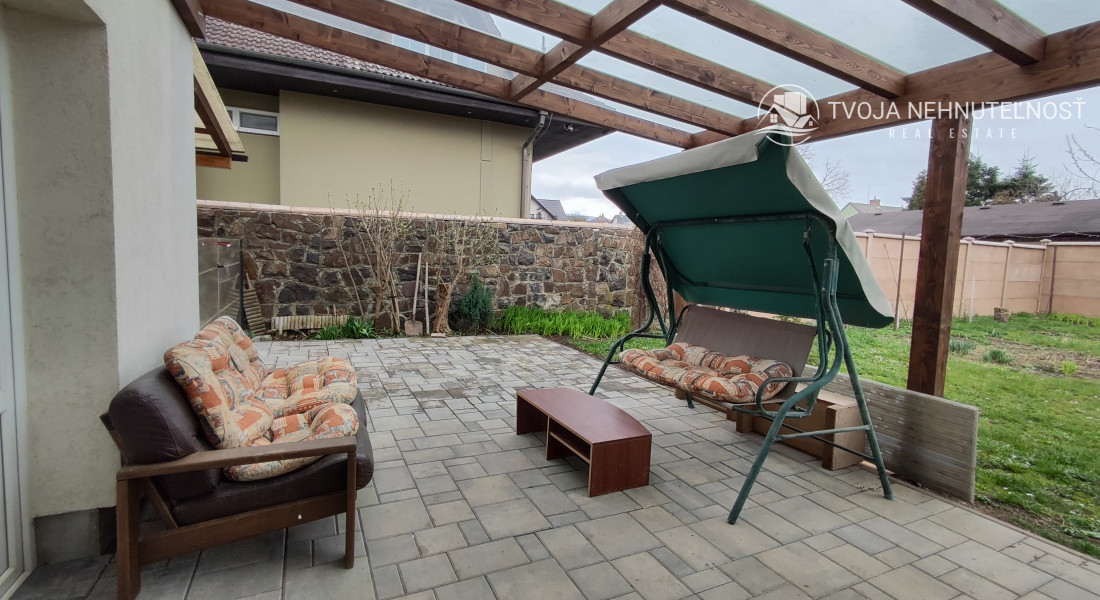 Perspektívny 5 izbový rodinný dom s garážou a prístreškom pre auto, Ľubotice, rovinatý pozemok 600 m2, podpivničený