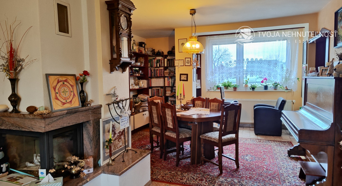 Perspektívny 5 izbový rodinný dom s garážou a prístreškom pre auto, Ľubotice, rovinatý pozemok 600 m2, podpivničený