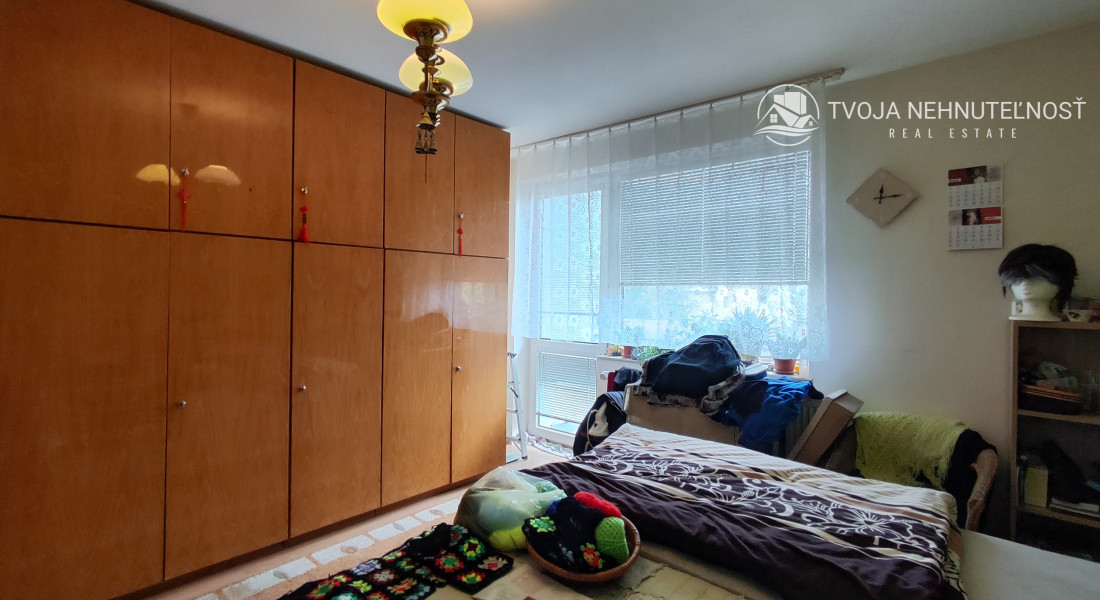 Perspektívny 5 izbový rodinný dom s garážou a prístreškom pre auto, Ľubotice, rovinatý pozemok 600 m2, podpivničený