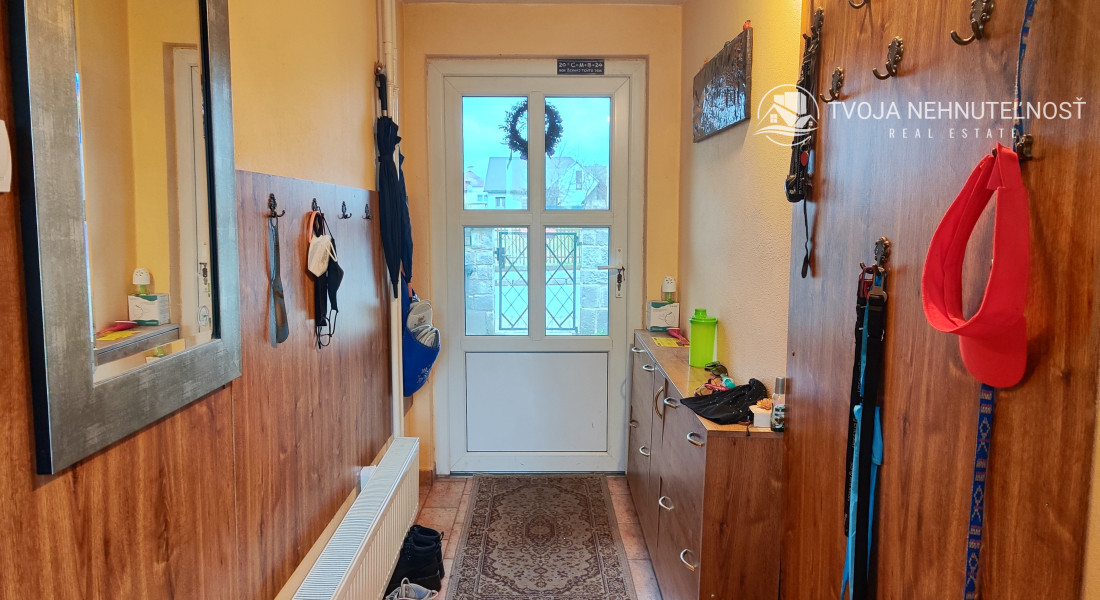 Perspektívny 5 izbový rodinný dom s garážou a prístreškom pre auto, Ľubotice, rovinatý pozemok 600 m2, podpivničený