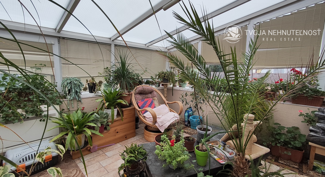 Perspektívny 5 izbový rodinný dom s garážou a prístreškom pre auto, Ľubotice, rovinatý pozemok 600 m2, podpivničený