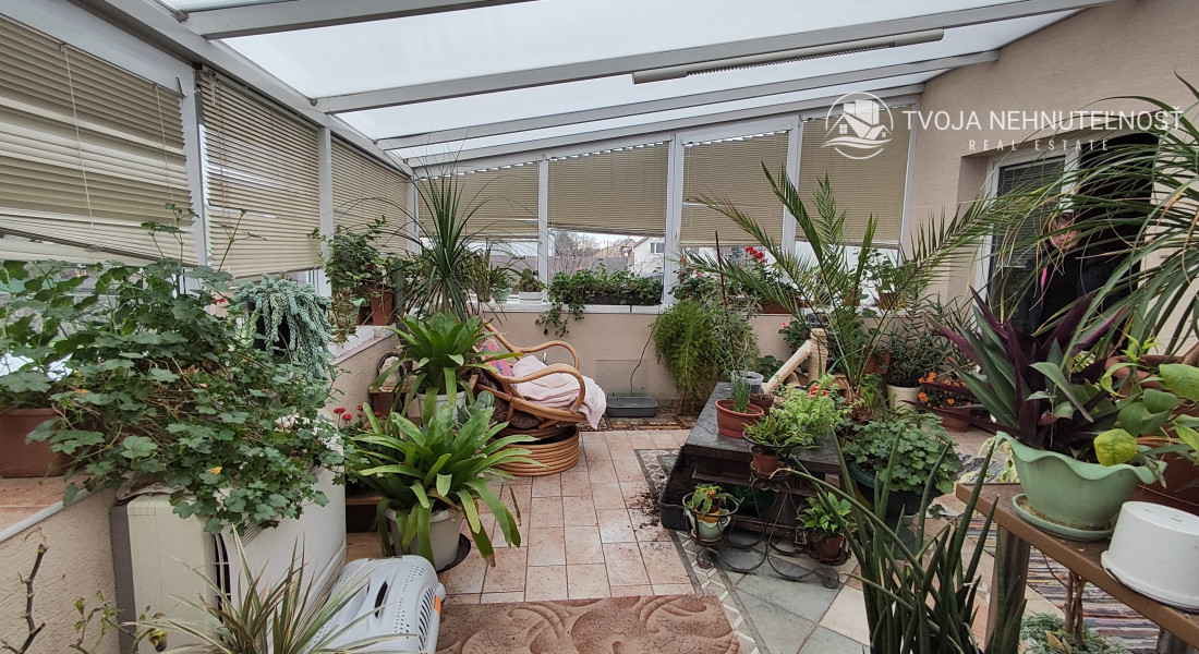 Perspektívny 5 izbový rodinný dom s garážou a prístreškom pre auto, Ľubotice, rovinatý pozemok 600 m2, podpivničený