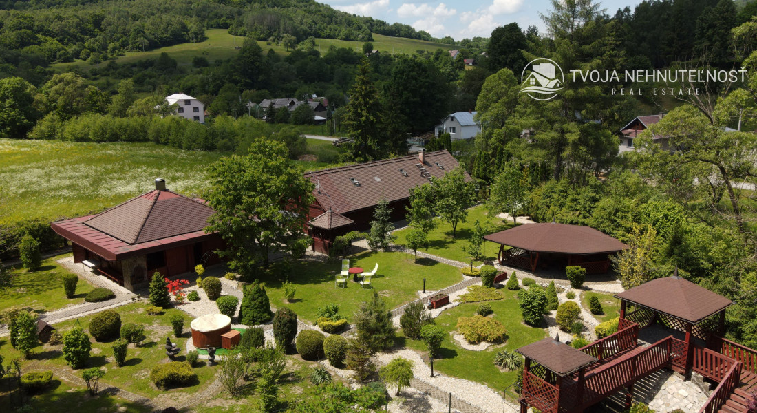 Dom s areálom na podnikanie, pozemok 2500 m2, dom - ubytovanie, jazierko, 2x altánok, biliardový dom, detské atrakcie