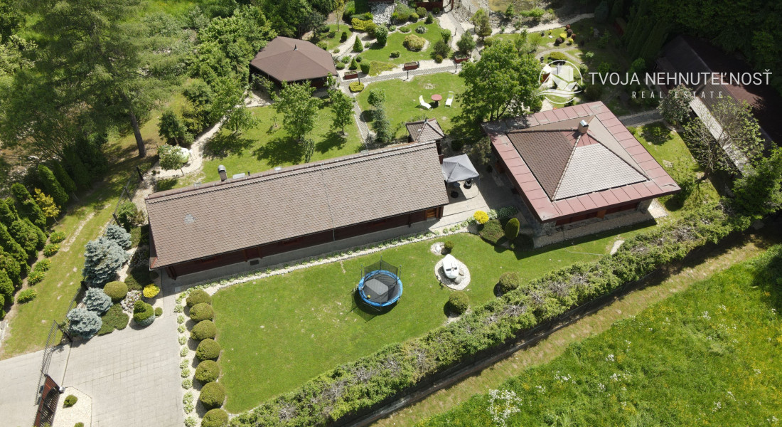 Dom s areálom na podnikanie, pozemok 2500 m2, dom - ubytovanie, jazierko, 2x altánok, biliardový dom, detské atrakcie