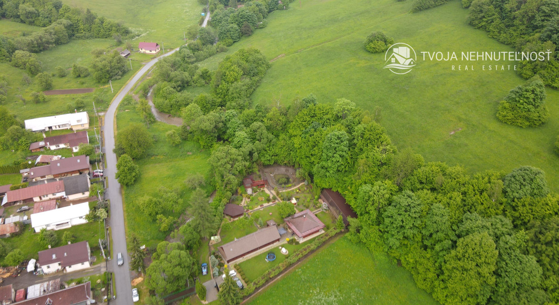 Dom s areálom na podnikanie, pozemok 2500 m2, dom - ubytovanie, jazierko, 2x altánok, biliardový dom, detské atrakcie