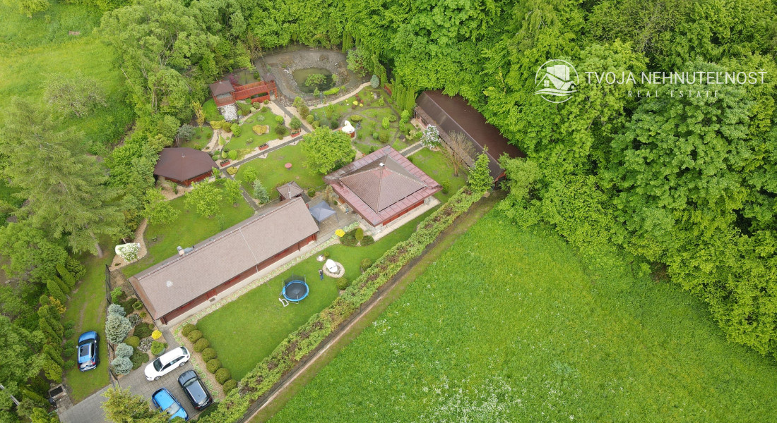 Dom s areálom na podnikanie, pozemok 2500 m2, dom - ubytovanie, jazierko, 2x altánok, biliardový dom, detské atrakcie