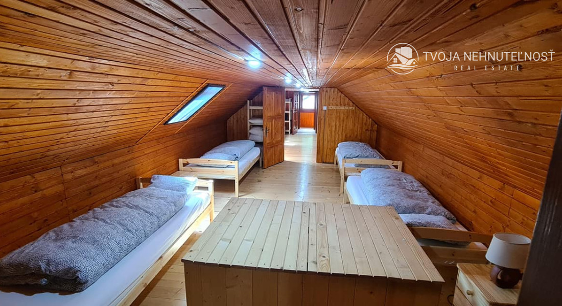 Dom s areálom na podnikanie, pozemok 2500 m2, dom - ubytovanie, jazierko, 2x altánok, biliardový dom, detské atrakcie