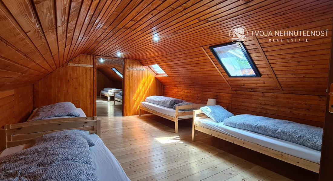 Dom s areálom na podnikanie, pozemok 2500 m2, dom - ubytovanie, jazierko, 2x altánok, biliardový dom, detské atrakcie