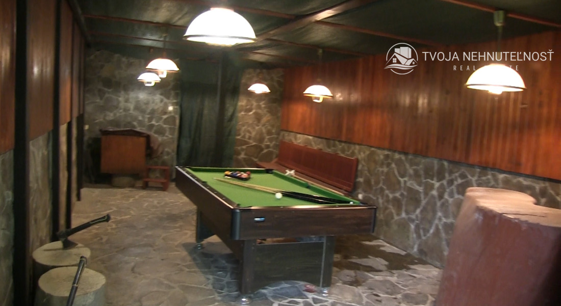 Dom s areálom na podnikanie, pozemok 2500 m2, dom - ubytovanie, jazierko, 2x altánok, biliardový dom, detské atrakcie