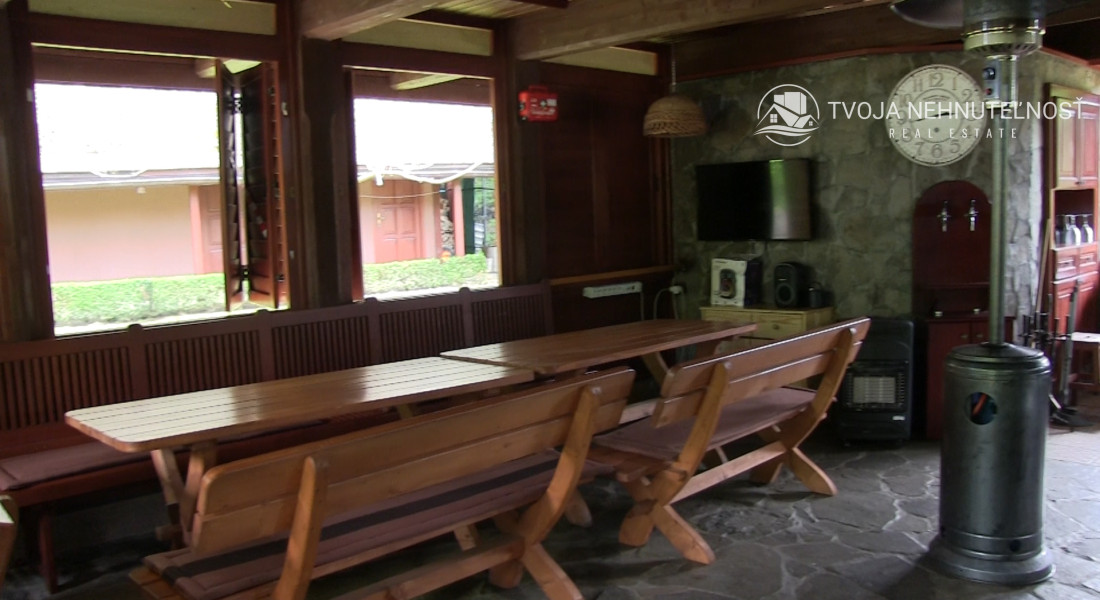 Dom s areálom na podnikanie, pozemok 2500 m2, dom - ubytovanie, jazierko, 2x altánok, biliardový dom, detské atrakcie