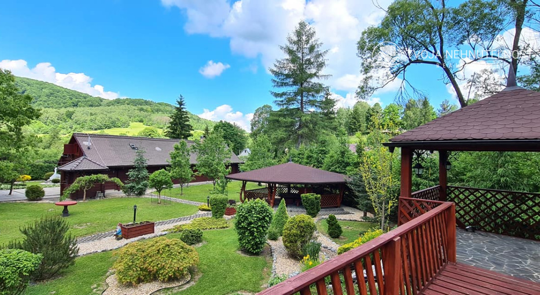 Dom s areálom na podnikanie, pozemok 2500 m2, dom - ubytovanie, jazierko, 2x altánok, biliardový dom, detské atrakcie