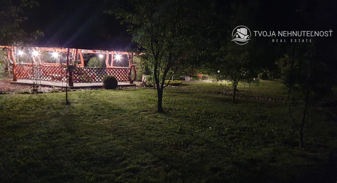 Dom s areálom na podnikanie, pozemok 2500 m2, dom - ubytovanie, jazierko, 2x altánok, biliardový dom, detské atrakcie