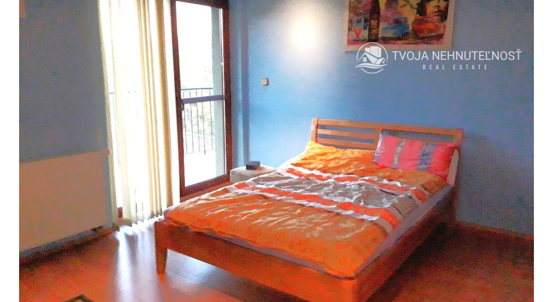 Rodinný dom v tichej lokalite s bazénom, garážou, kompletne zariadený