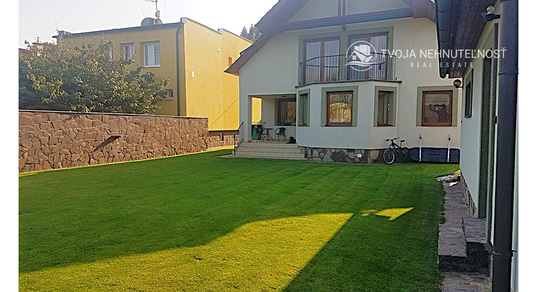 Rodinný dom v tichej lokalite s bazénom, garážou, kompletne zariadený