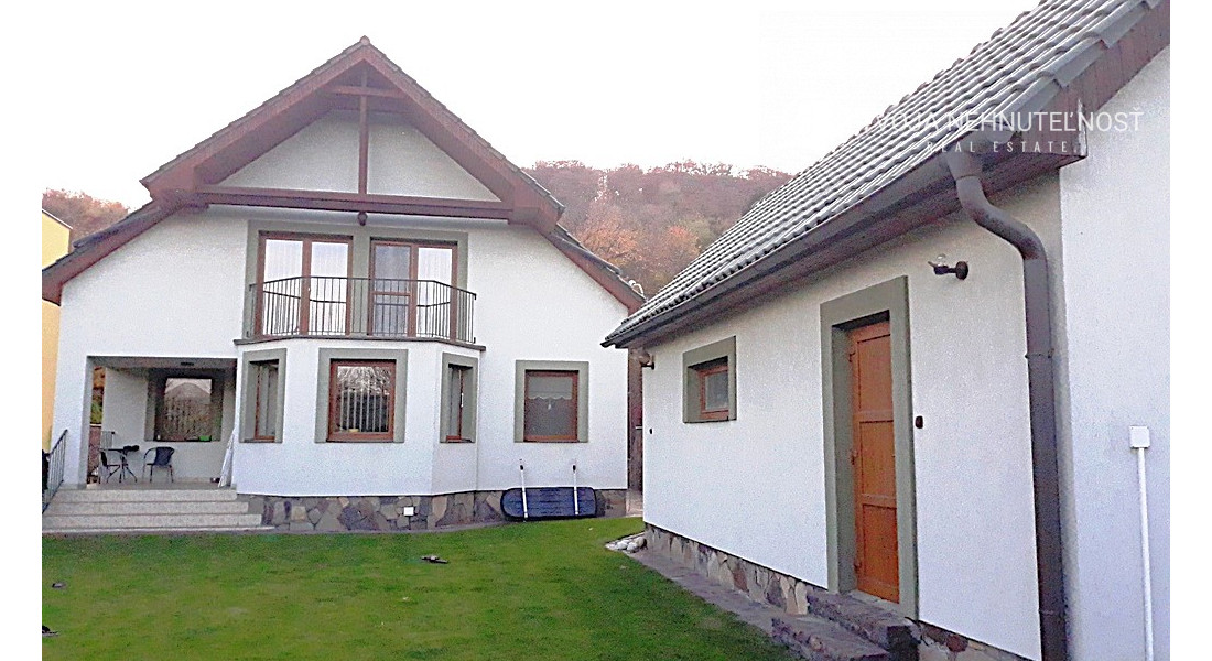 Rodinný dom v tichej lokalite s bazénom, garážou, kompletne zariadený