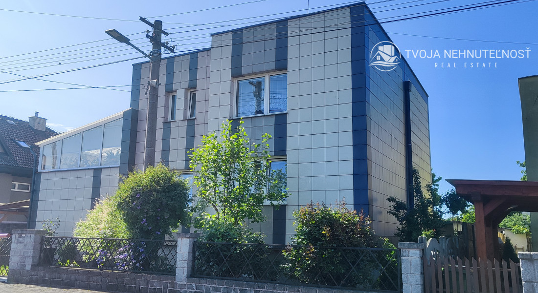 Perspektívny 5 izbový rodinný dom s garážou a prístreškom pre auto, Ľubotice, rovinatý pozemok 600 m2, podpivničený