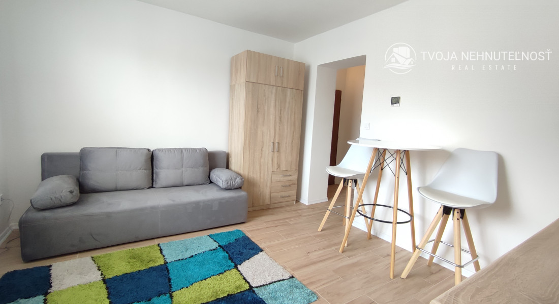 Prenajatá do 1.10.2026...  zariadená garsónka 20 m2 komplet rekonštrukcia, voľná ihneď