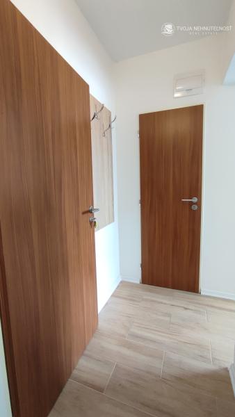 Prenajatá do 1.10.2026...  zariadená garsónka 20 m2 komplet rekonštrukcia, voľná ihneď