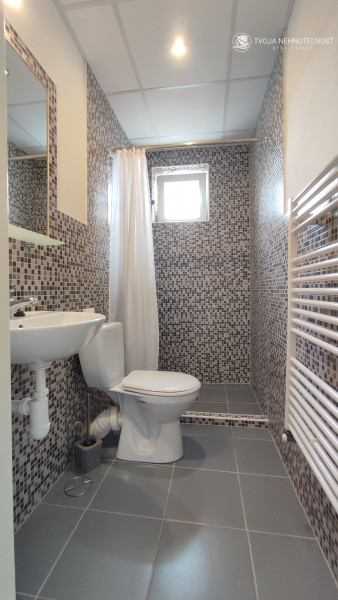 Prenajatá do 1.10.2026...  zariadená garsónka 20 m2 komplet rekonštrukcia, voľná ihneď