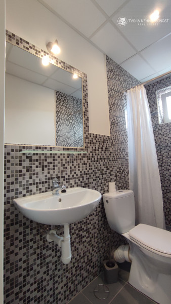 Prenajatá do 1.10.2026...  zariadená garsónka 20 m2 komplet rekonštrukcia, voľná ihneď