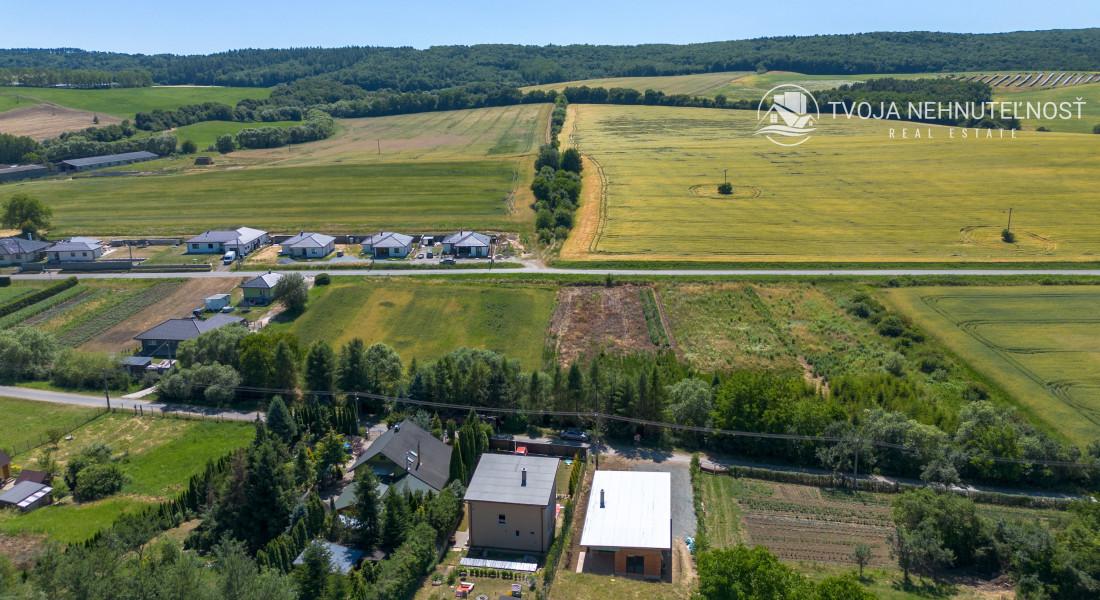 Bývajte do 2 mesiacov - zdravý tehlový 4 izbový dom Medzany, pozemok 589 m2