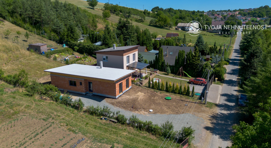 Bývajte do 2 mesiacov - zdravý tehlový 4 izbový dom Medzany, pozemok 589 m2