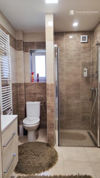 Lukratívne prenajatý investičný rodinný dom s dvomi bytmi Ľubotice, možnosť výstavby ďalšieho domu