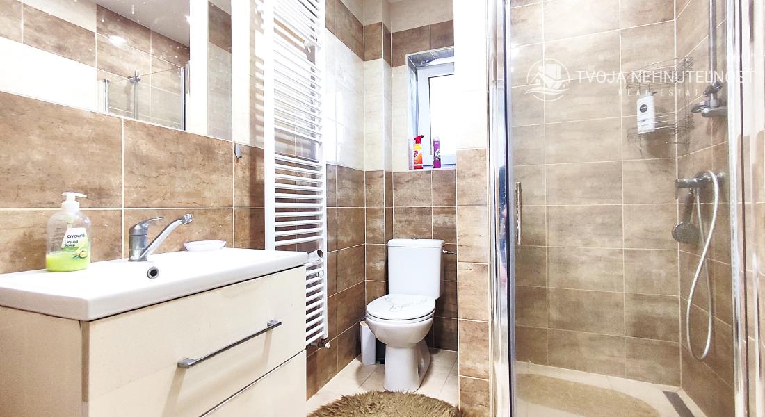 Lukratívne prenajatý investičný rodinný dom s dvomi bytmi Ľubotice, možnosť výstavby ďalšieho domu