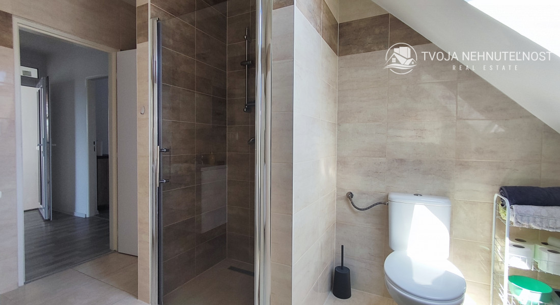 Lukratívne prenajatý investičný rodinný dom s dvomi bytmi Ľubotice, možnosť výstavby ďalšieho domu