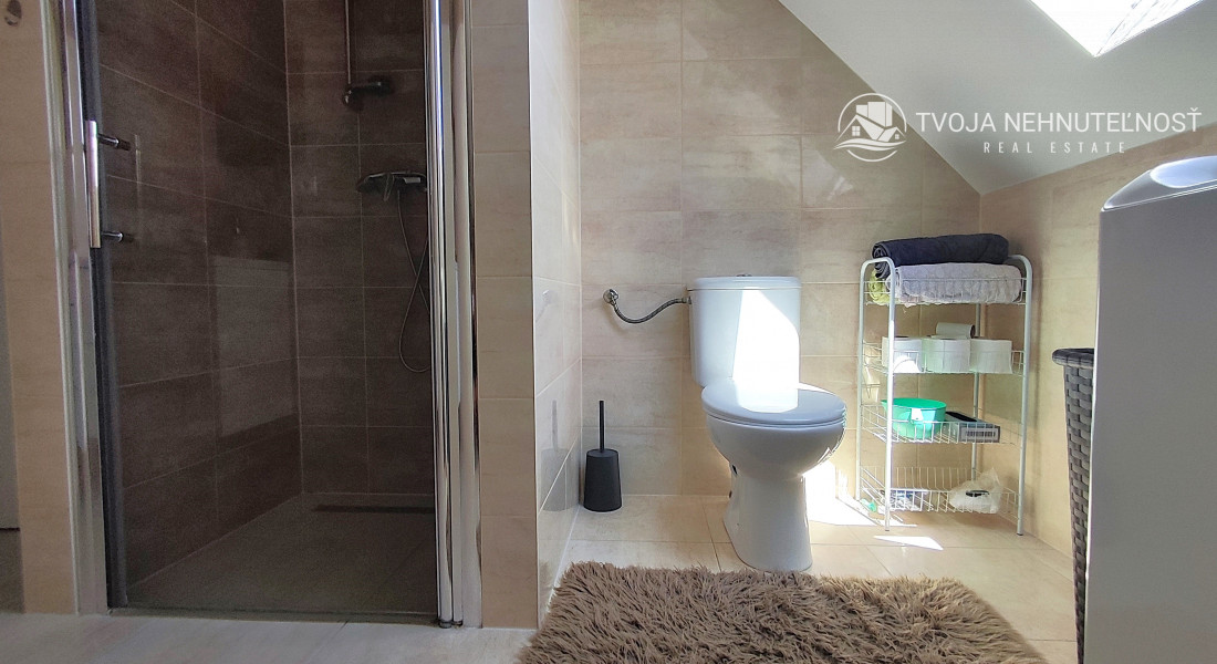 Lukratívne prenajatý investičný rodinný dom s dvomi bytmi Ľubotice, možnosť výstavby ďalšieho domu