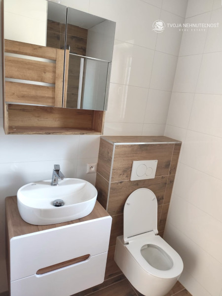 Prenajatý do 15.09.2026 ...... 3 izbový rodinný dom na dlhodobý prenájom, zariadený, 2x parkovacie miesto, záhradka