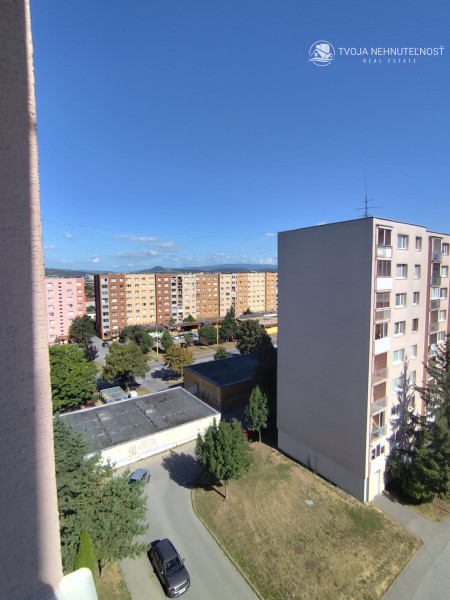 PREDANÝ .... Na predaj veľký 3 izbový byt v zachovalom udržiavanom pôvodnom stave Lomnická