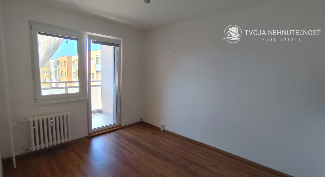 PREDANÝ .... Na predaj veľký 3 izbový byt v zachovalom udržiavanom pôvodnom stave Lomnická