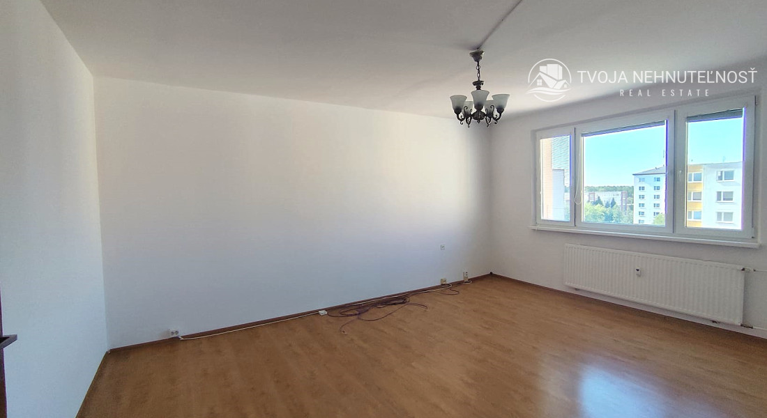 PREDANÝ .... Na predaj veľký 3 izbový byt v zachovalom udržiavanom pôvodnom stave Lomnická