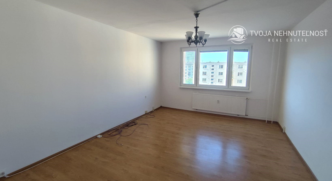 PREDANÝ .... Na predaj veľký 3 izbový byt v zachovalom udržiavanom pôvodnom stave Lomnická