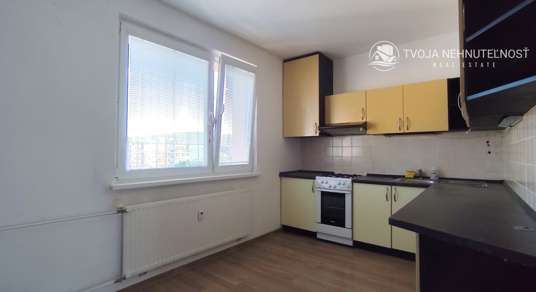 PREDANÝ .... Na predaj veľký 3 izbový byt v zachovalom udržiavanom pôvodnom stave Lomnická