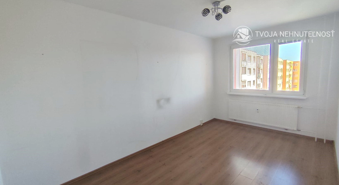 PREDANÝ .... Na predaj veľký 3 izbový byt v zachovalom udržiavanom pôvodnom stave Lomnická