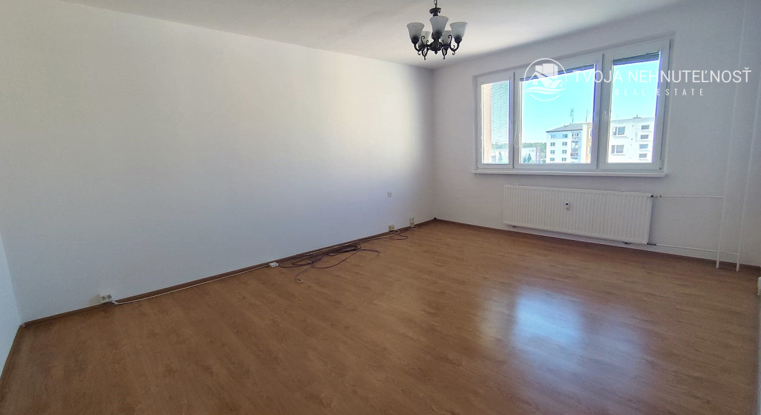 PREDANÝ .... Na predaj veľký 3 izbový byt v zachovalom udržiavanom pôvodnom stave Lomnická