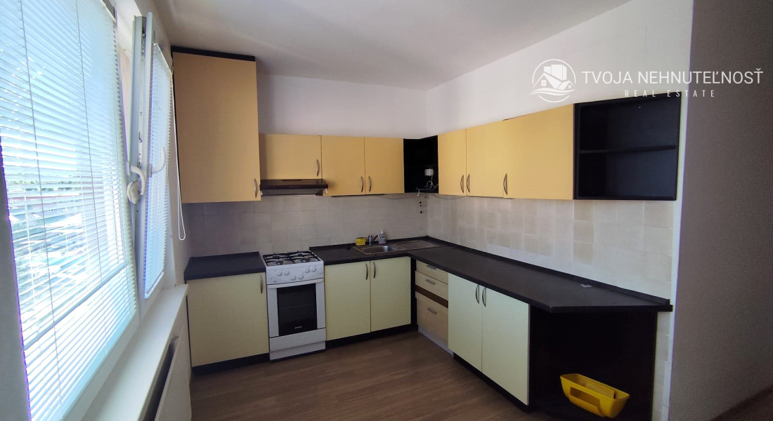 PREDANÝ .... Na predaj veľký 3 izbový byt v zachovalom udržiavanom pôvodnom stave Lomnická