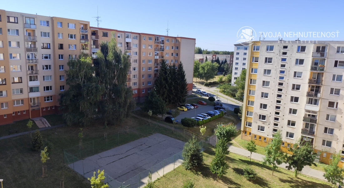 PREDANÝ .... Na predaj veľký 3 izbový byt v zachovalom udržiavanom pôvodnom stave Lomnická