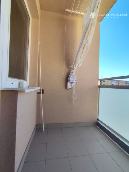 PREDANÝ .... Na predaj veľký 3 izbový byt v zachovalom udržiavanom pôvodnom stave Lomnická