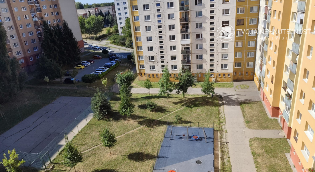 PREDANÝ .... Na predaj veľký 3 izbový byt v zachovalom udržiavanom pôvodnom stave Lomnická