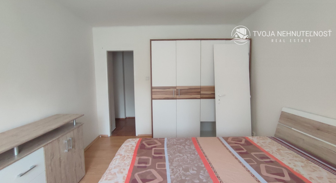Na predaj tehlový 2 izbový byt s balkónom v blízkosti OC NOVUM, aktuálne prenajatý