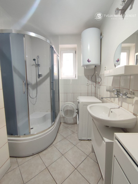 Na predaj tehlový 2 izbový byt s balkónom v blízkosti OC NOVUM, aktuálne prenajatý